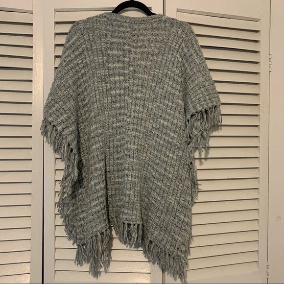 NEW Gap Blue Boho Cozy Fringe Flowy V Neck Poncho One Size - Picture 5 of 7